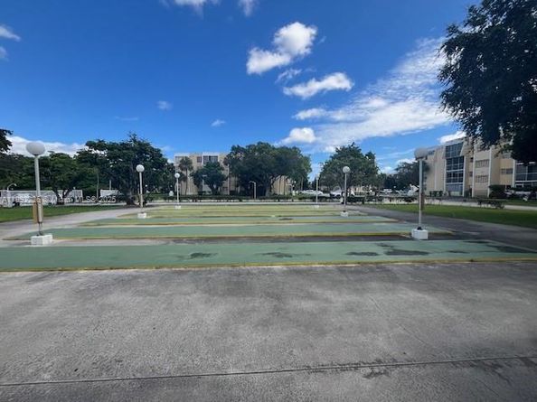 920 NE 199th St 4S, Miami FL 33179