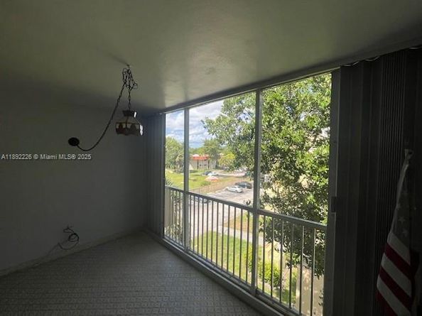 920 NE 199th St 4S, Miami FL 33179