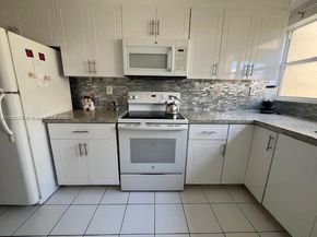 920 NE 199th St 4S, Miami FL 33179