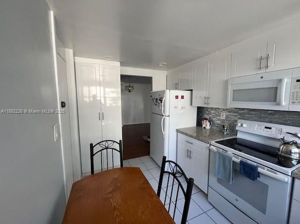 920 NE 199th St 4S, Miami FL 33179