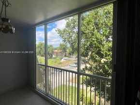 920 NE 199th St 4S, Miami FL 33179