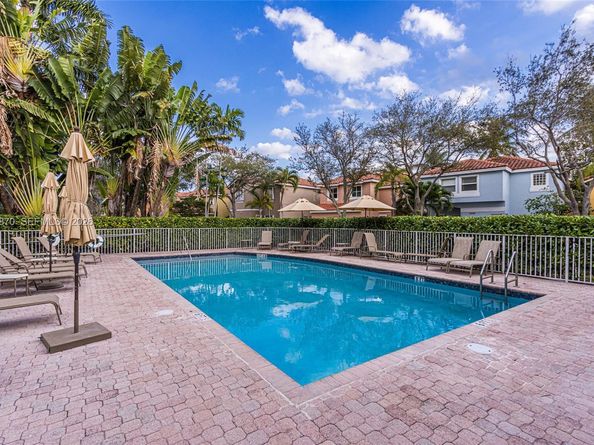 1550 N Trafalgar Cir, Hollywood FL 33020