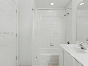 1550 N Trafalgar Cir, Hollywood FL 33020