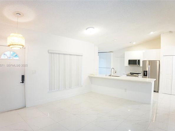 5141 NW 101st Pl, Doral FL 33178