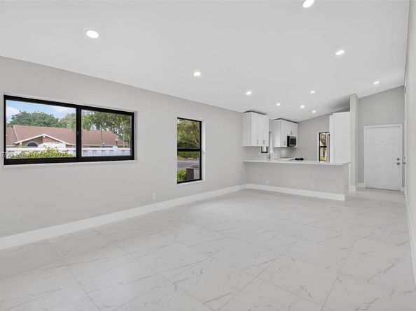 8067 Summerbreeze Ln, Boca Raton FL 33496