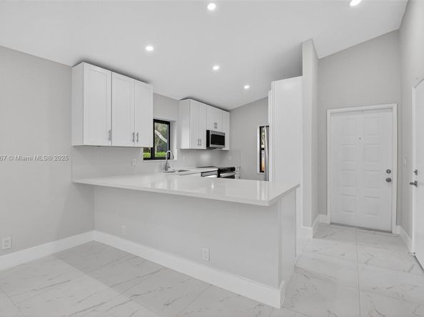 8067 Summerbreeze Ln, Boca Raton FL 33496