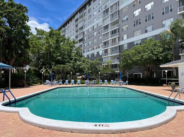 4001 Hillcrest Dr 609, Hollywood FL 33021