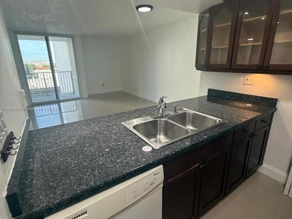 850 N Miami Ave W905, Miami FL 33136
