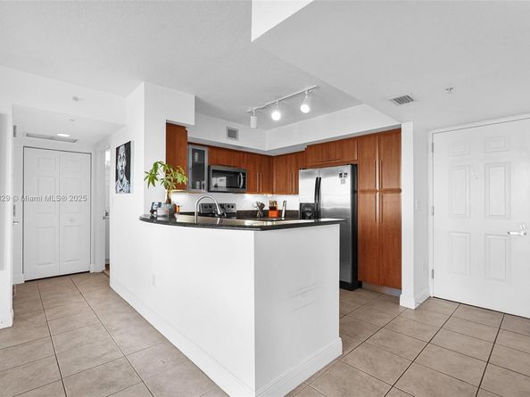 3232 SW 22nd Ter 1703, Miami FL 33145