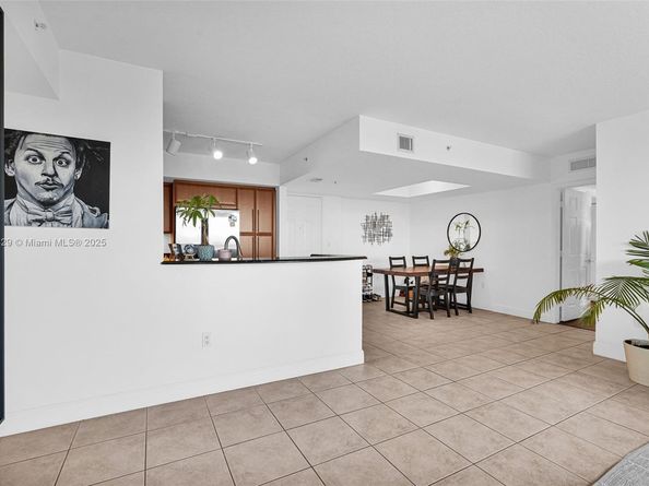 3232 SW 22nd Ter 1703, Miami FL 33145