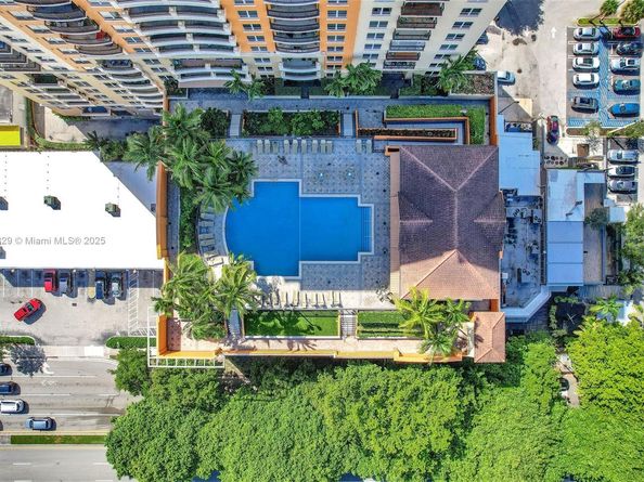 3232 SW 22nd Ter 1703, Miami FL 33145