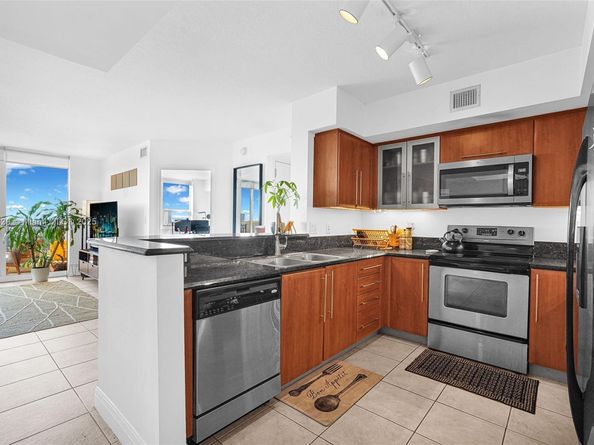 3232 SW 22nd Ter 1703, Miami FL 33145