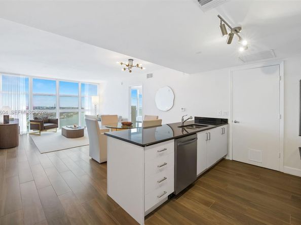 50 Biscayne Blvd 3904, Miami FL 33132