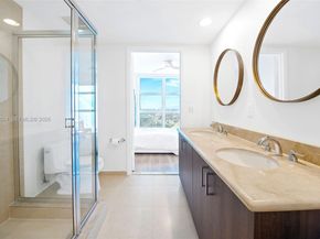 50 Biscayne Blvd 3904, Miami FL 33132