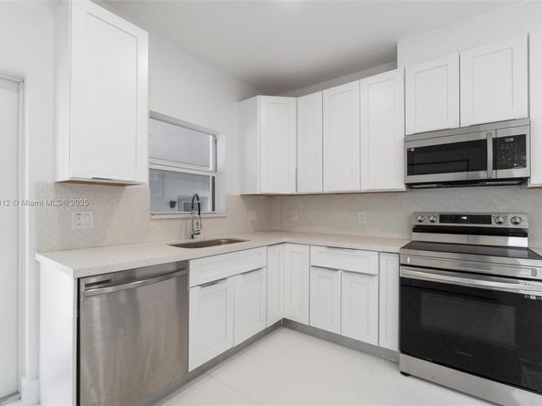 215 SW 32nd Ct Rd, Miami FL 33135