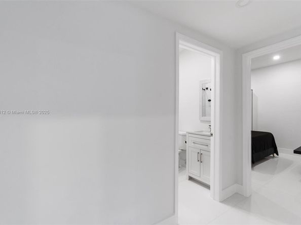 215 SW 32nd Ct Rd, Miami FL 33135