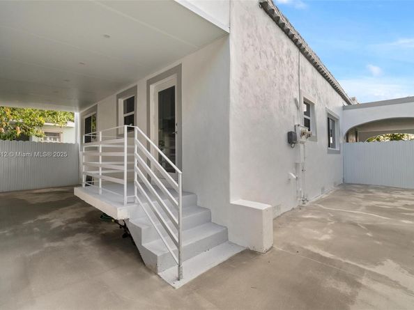 215 SW 32nd Ct Rd, Miami FL 33135