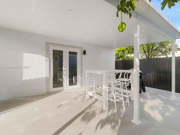 215 SW 32nd Ct Rd, Miami FL 33135