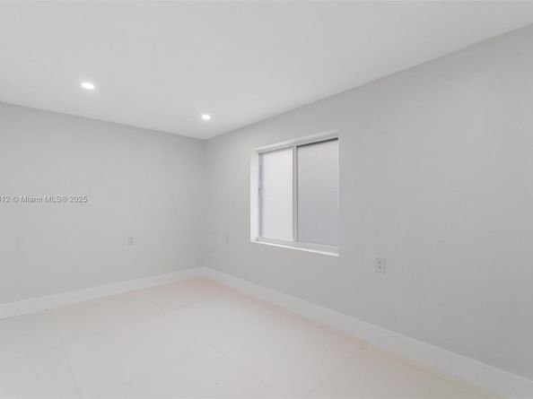 215 SW 32nd Ct Rd, Miami FL 33135