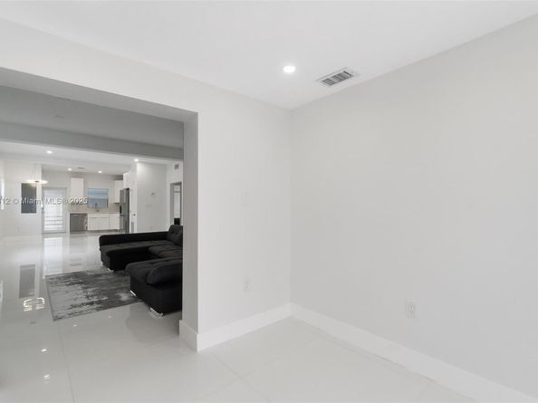 215 SW 32nd Ct Rd, Miami FL 33135