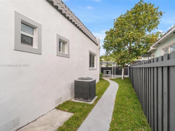 215 SW 32nd Ct Rd, Miami FL 33135