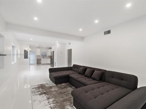 215 SW 32nd Ct Rd, Miami FL 33135