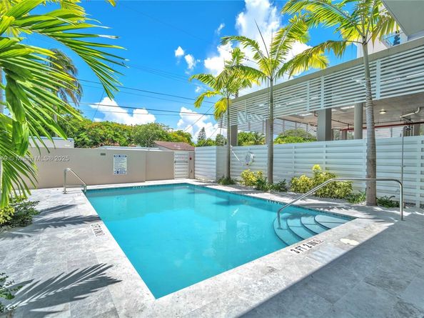 1850 Monroe 303, Hollywood FL 33020