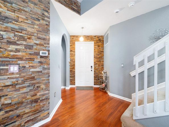 1097 NE 40th Rd, Homestead FL 33033