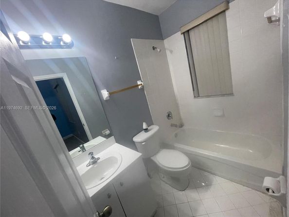 1650 NE 33rd Rd 11210, Homestead FL 33033