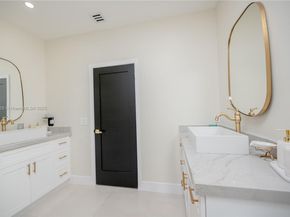 15282 SW 173rd Ln, Miami FL 33187