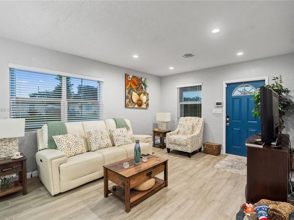 1700 NW 13th St, Fort Lauderdale FL 33311