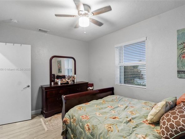 1700 NW 13th St, Fort Lauderdale FL 33311