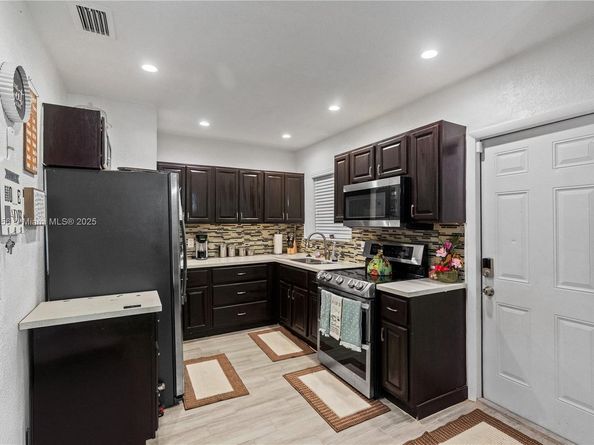 1700 NW 13th St, Fort Lauderdale FL 33311