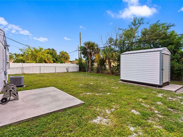 1700 NW 13th St, Fort Lauderdale FL 33311