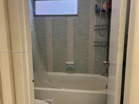 18555 NE 14th Ave 516, Miami FL 33179