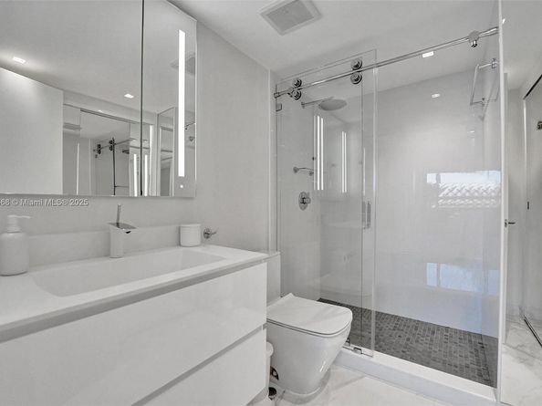 2 Grove Isle Dr B410, Miami FL 33133
