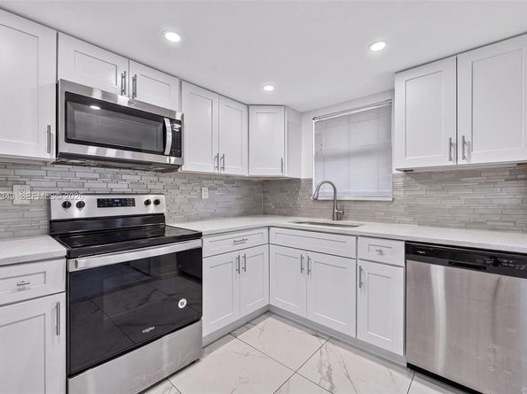 5900 NW 44th St 414, Lauderhill FL 33319