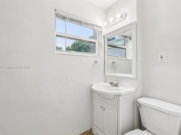 214 SW 4th St, Boca Raton FL 33432
