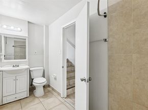 214 SW 4th St, Boca Raton FL 33432