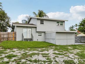214 SW 4th St, Boca Raton FL 33432