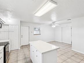 214 SW 4th St, Boca Raton FL 33432