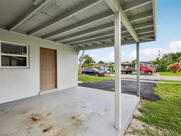 214 SW 4th St, Boca Raton FL 33432