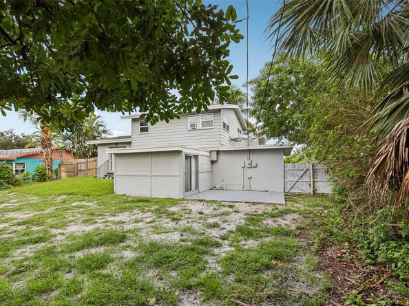 214 SW 4th St, Boca Raton FL 33432