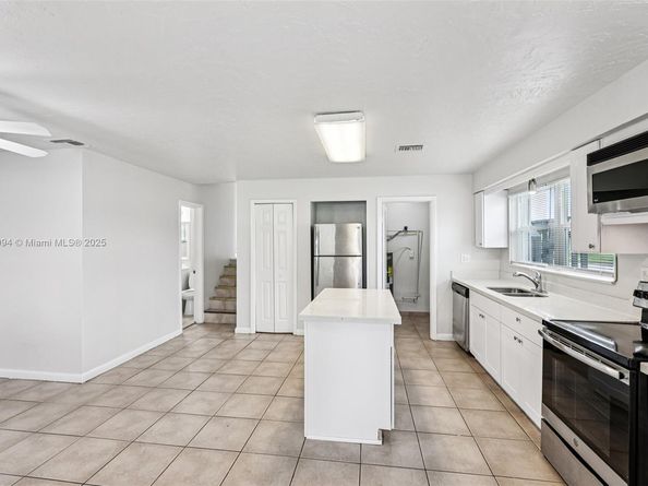 214 SW 4th St, Boca Raton FL 33432