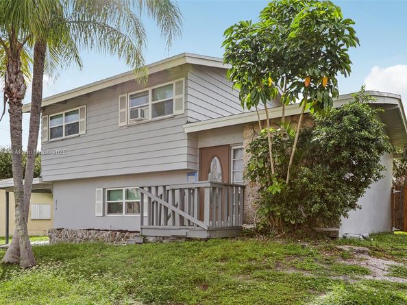 214 SW 4th St, Boca Raton FL 33432