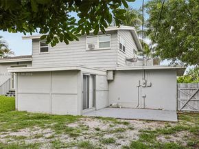 214 SW 4th St, Boca Raton FL 33432
