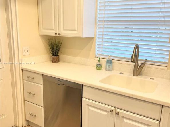 110 E Windsor Rd E, Jupiter FL 33469