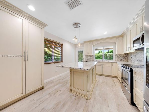 1237 Dove Ave, Miami Springs FL 33166