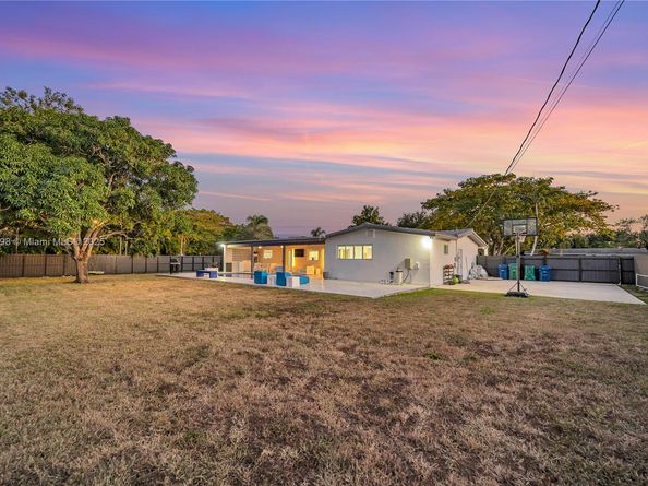 8501 SW 142nd St, Palmetto Bay FL 33158
