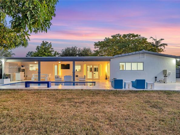 8501 SW 142nd St, Palmetto Bay FL 33158